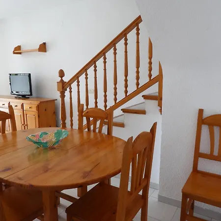 Apartment Con Piscina 3000 *